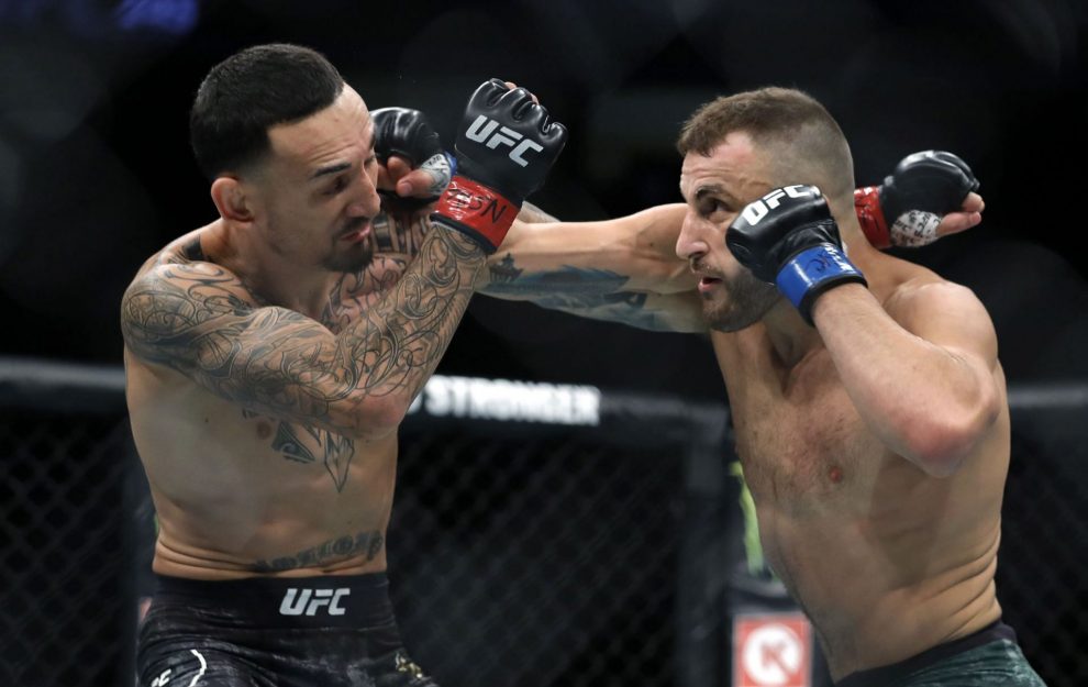 Max Holloway v Alexander Volkanovski (Image via Getty)