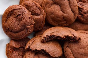 A platter of chocolate pudding cookies.